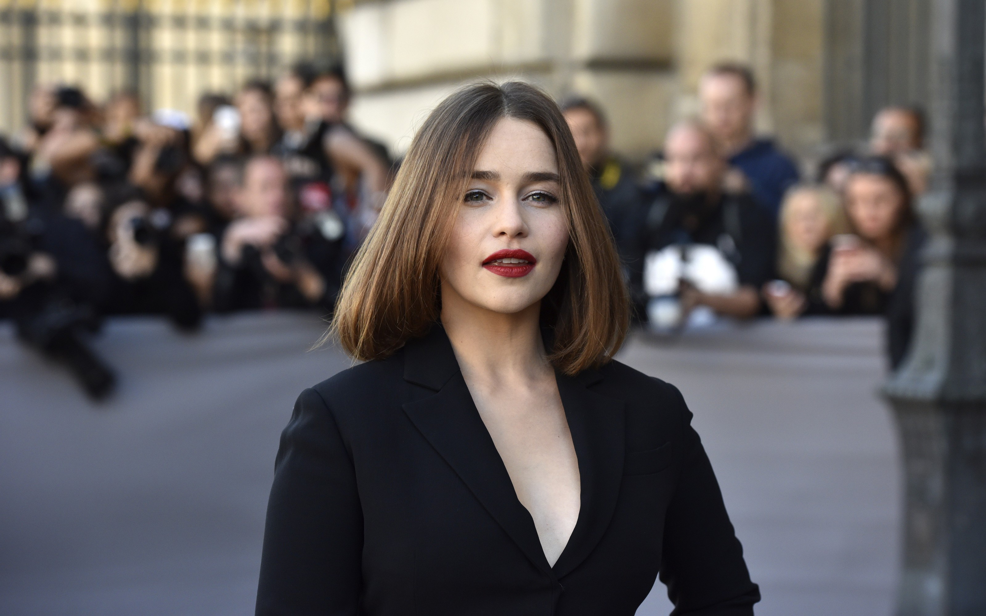 Emilia Clarke HD Wallpaper