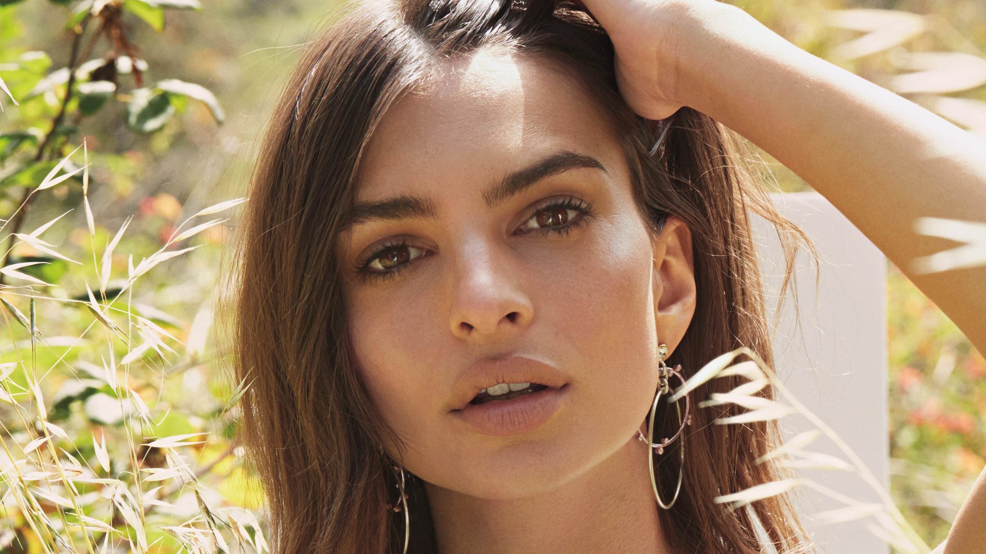 Download Face Close-up Celebrity Emily Ratajkowski 4k Ultra HD Wallpaper