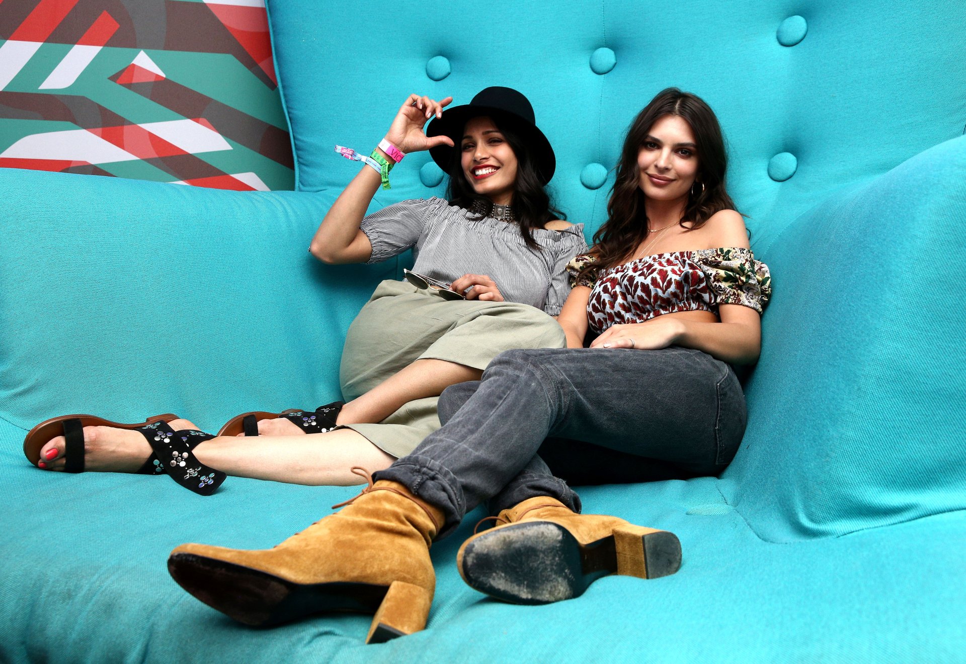 Download Smile British Indian Model Actress Hat Freida Pinto Celebrity Emily Ratajkowski 4k Ultra HD Wallpaper