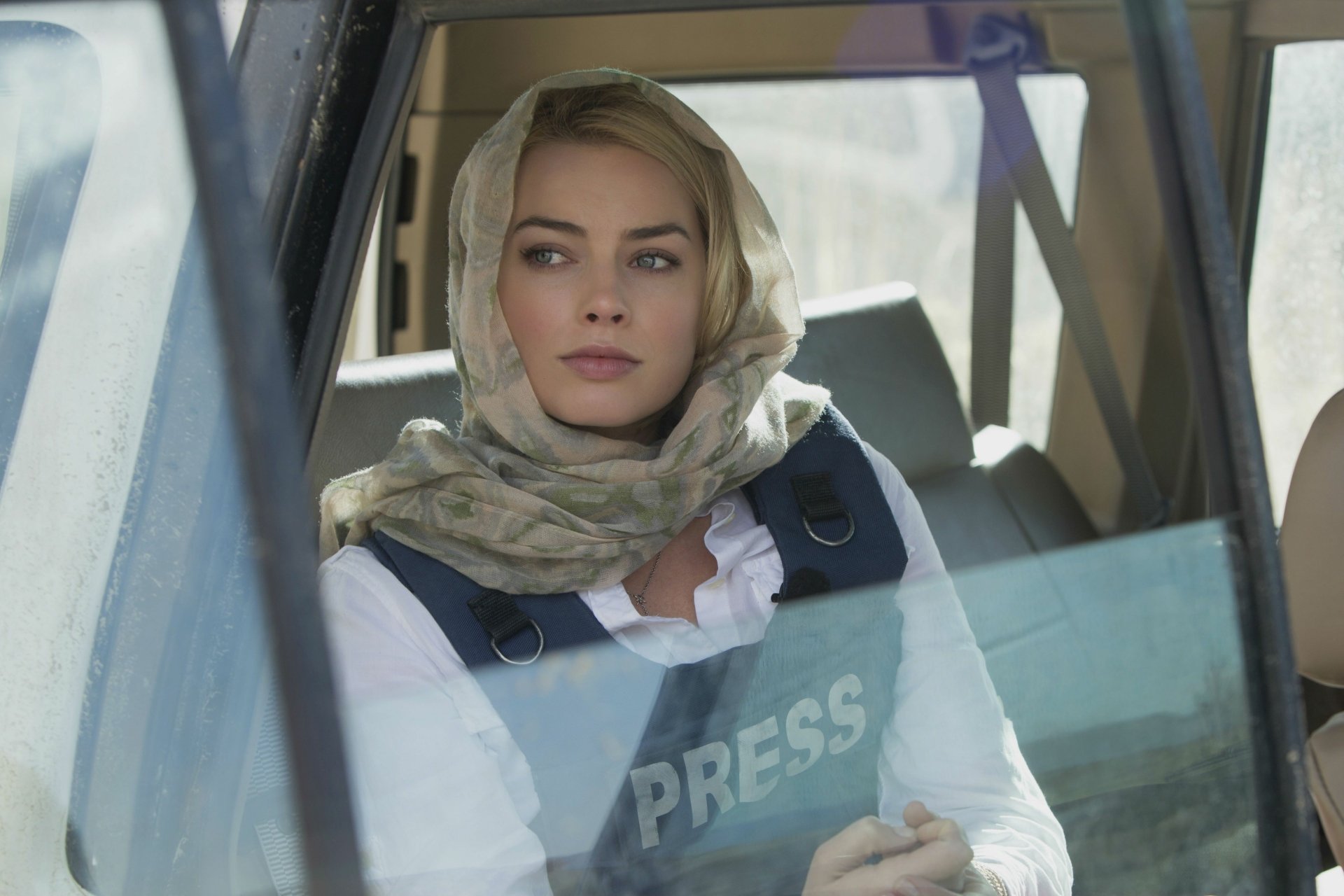 Blonde Brilliance: Margot Robbie in 4K 