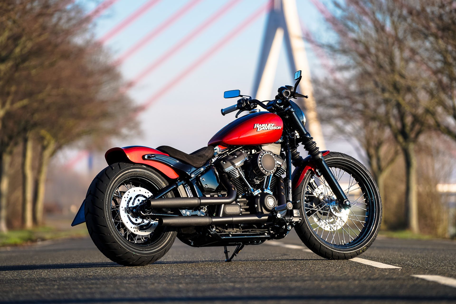 Red Shooter customized Thunderbike Harley-Davidson Street Bob by Ben Ott