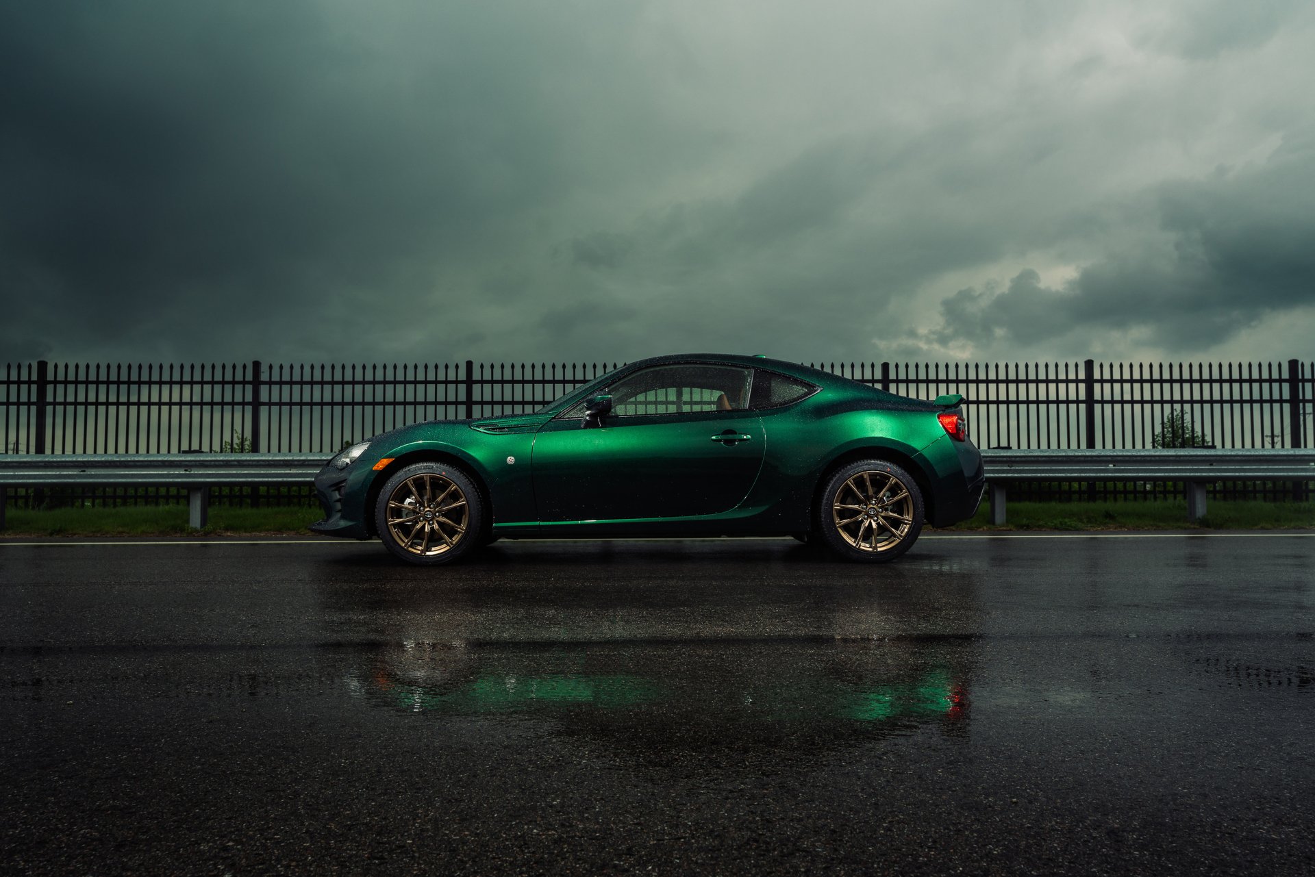 Download Green Car Car Toyota Vehicle Toyota 86 HD Wallpaper