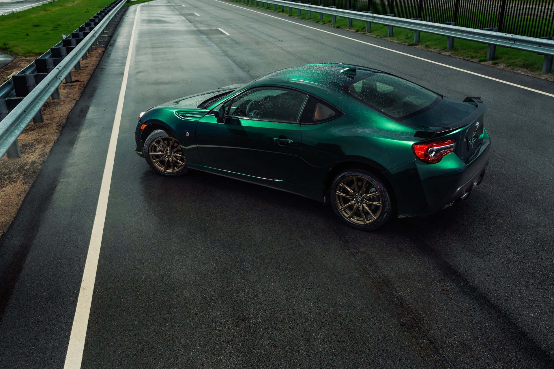 Download Green Car Car Toyota Vehicle Toyota 86 HD Wallpaper