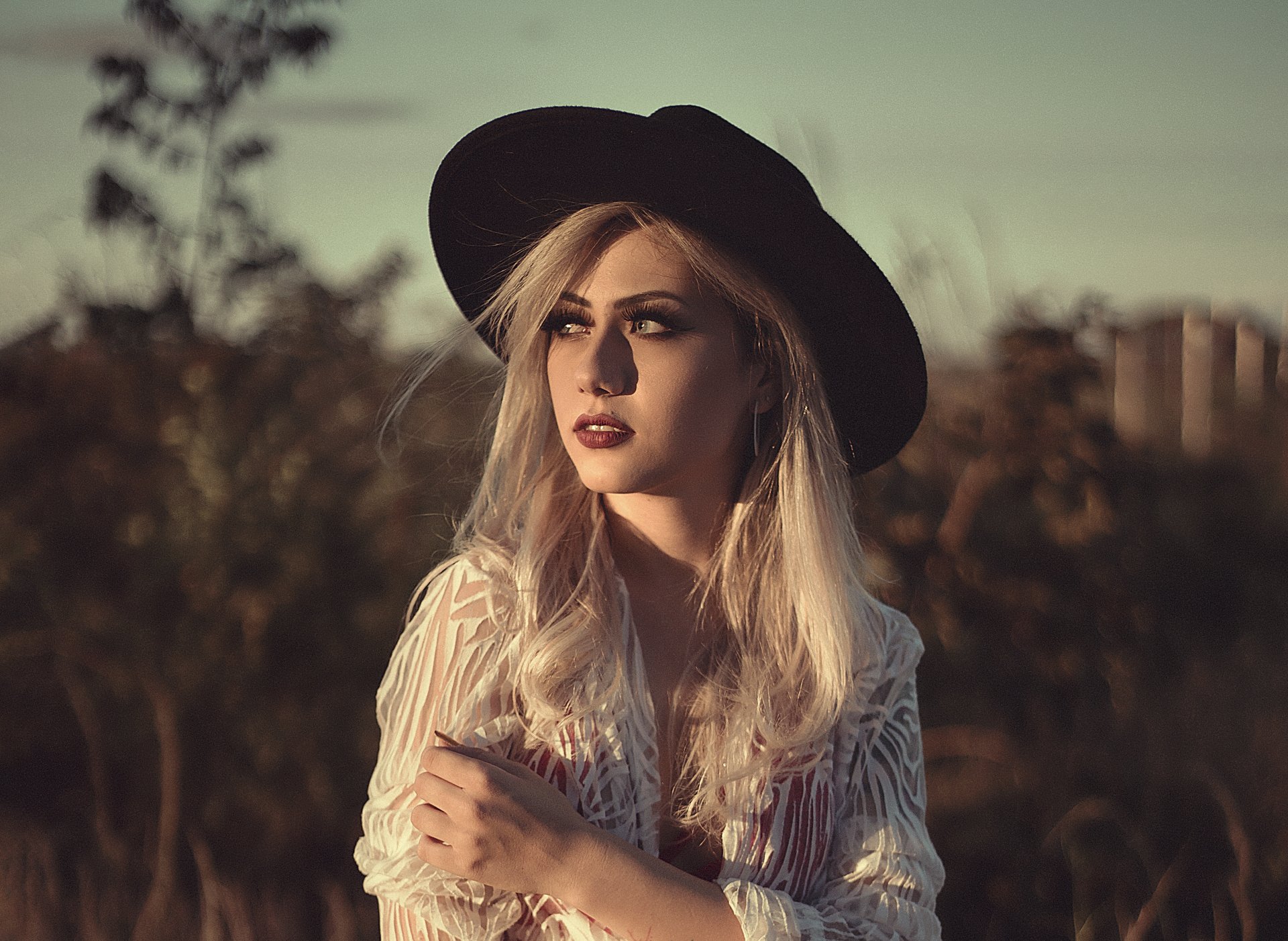 Download Depth Of Field Lipstick Hat Blonde Woman Model 4k Ultra HD Wallpaper by @lelesfoto