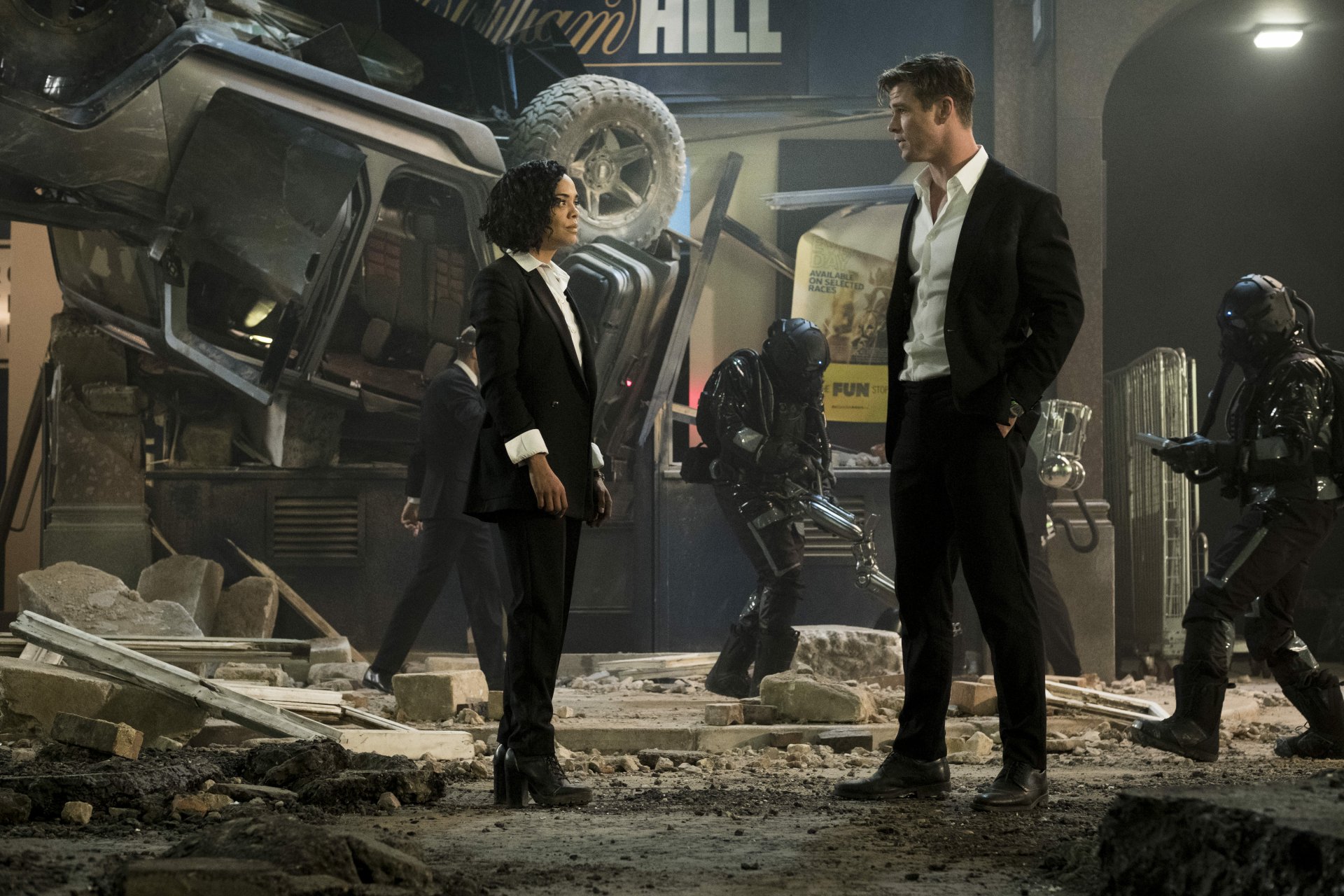 Download Chris Hemsworth Tessa Thompson Movie Men In Black: International 4k Ultra HD Wallpaper
