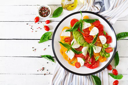  Mozzarella and Colorful Mixed Tomato Salad