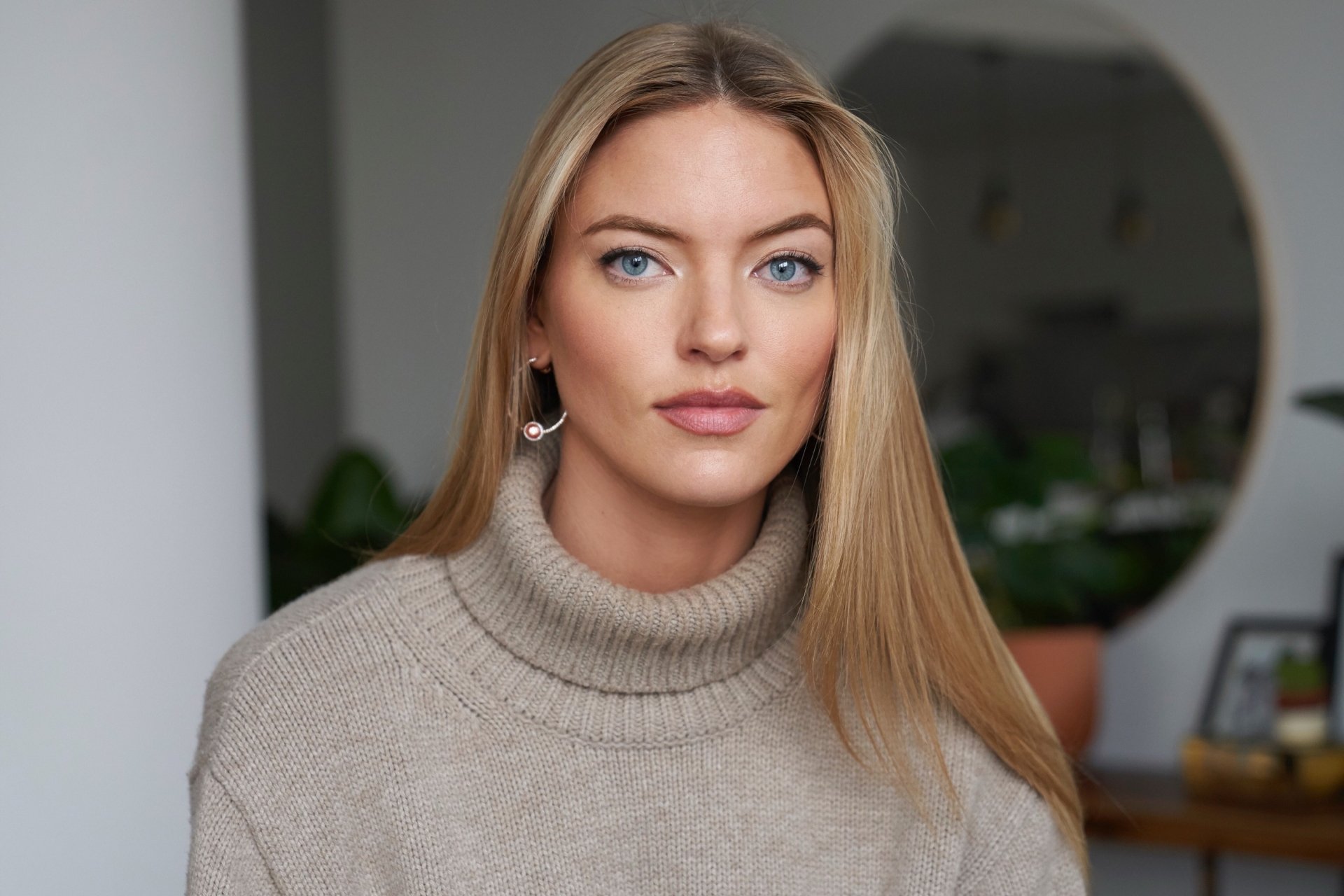 Download Blonde Blue Eyes American Model Celebrity Martha Hunt HD Wallpaper