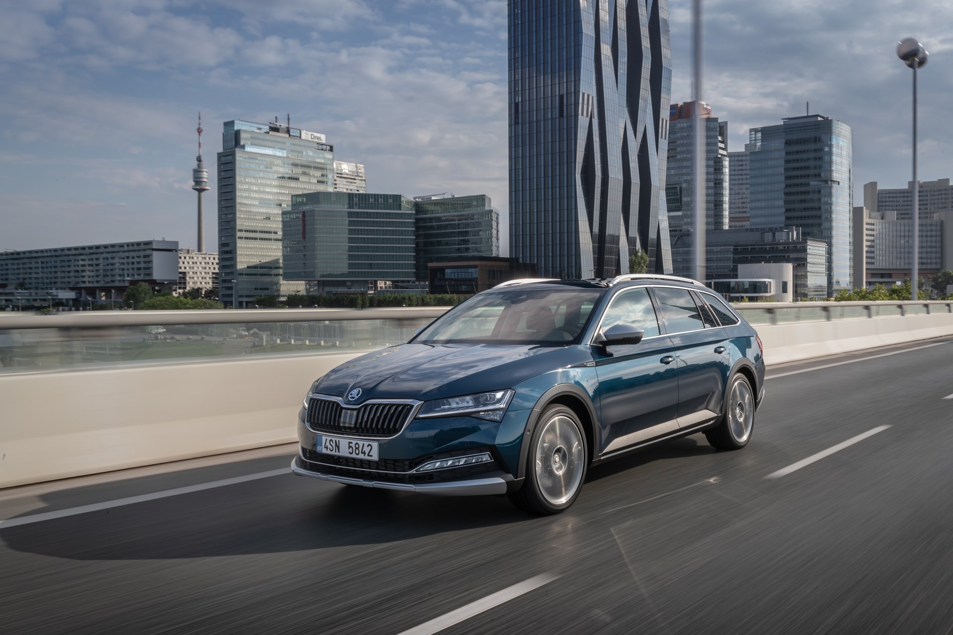 Download Car Skoda Vehicle Skoda Superb Scout 4k Ultra HD Wallpaper