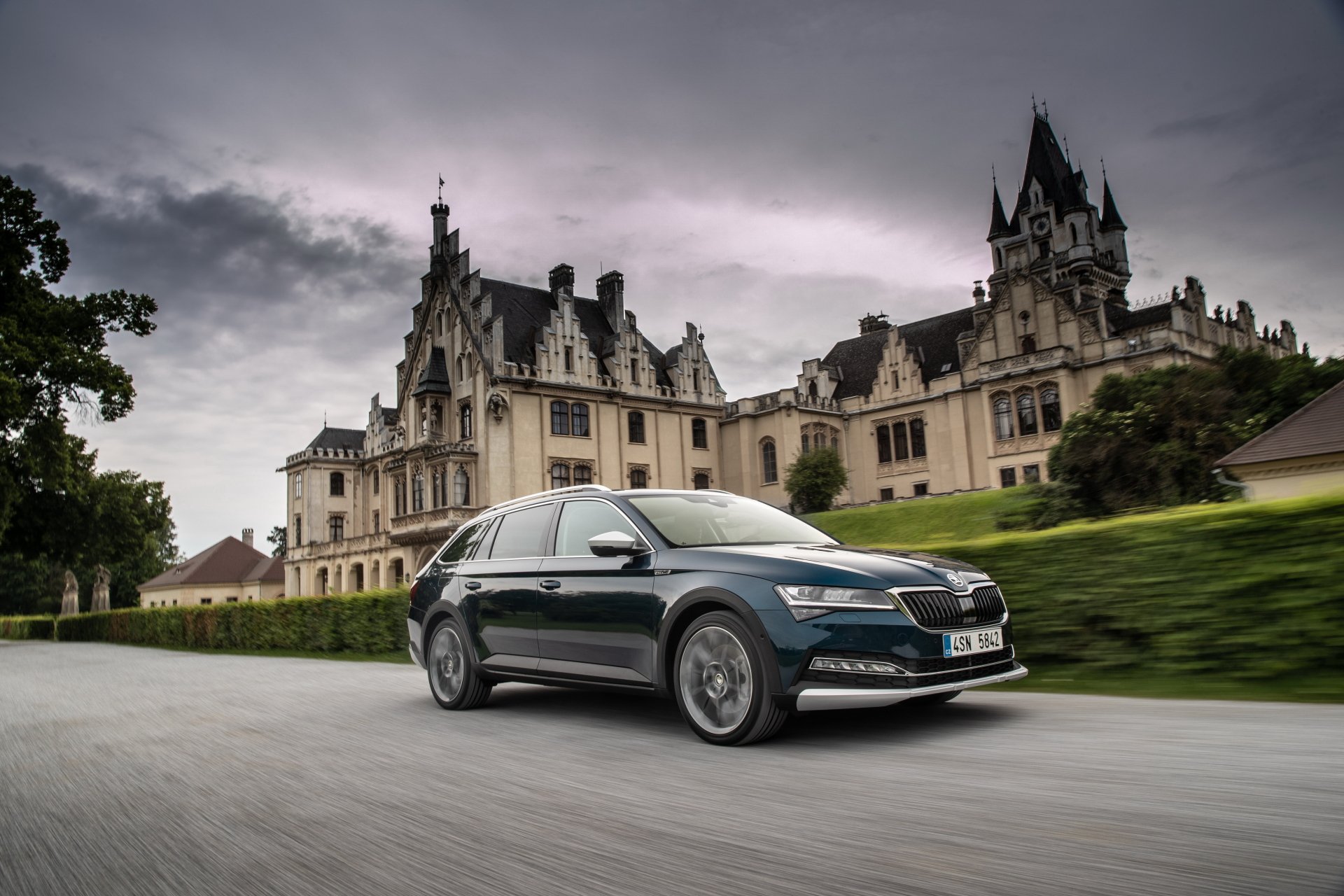 Download Car Skoda Vehicle Skoda Superb Scout 4k Ultra HD Wallpaper