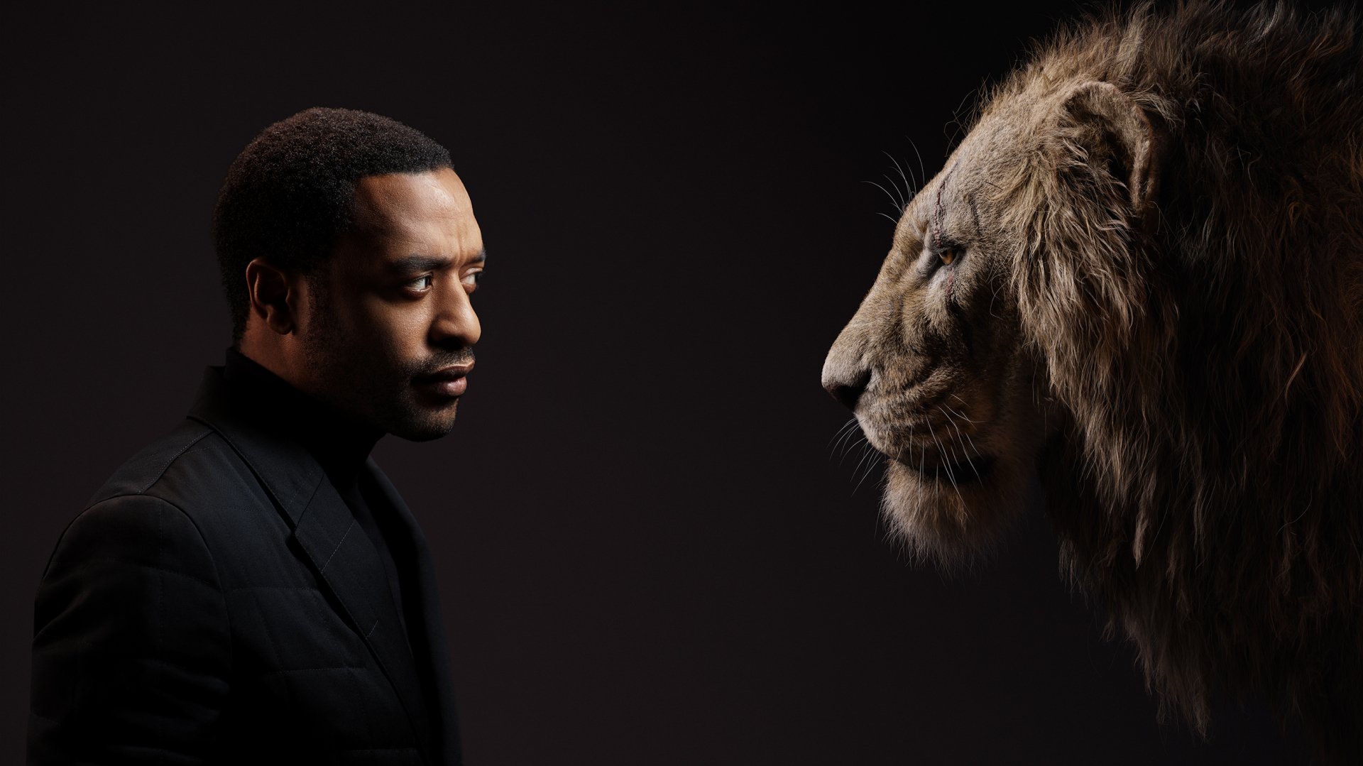 2K Quad HD PC wallpaper: an actor in profile confronts Scar from The Lion King (2019), a brooding cinematic live-action movie portrait.