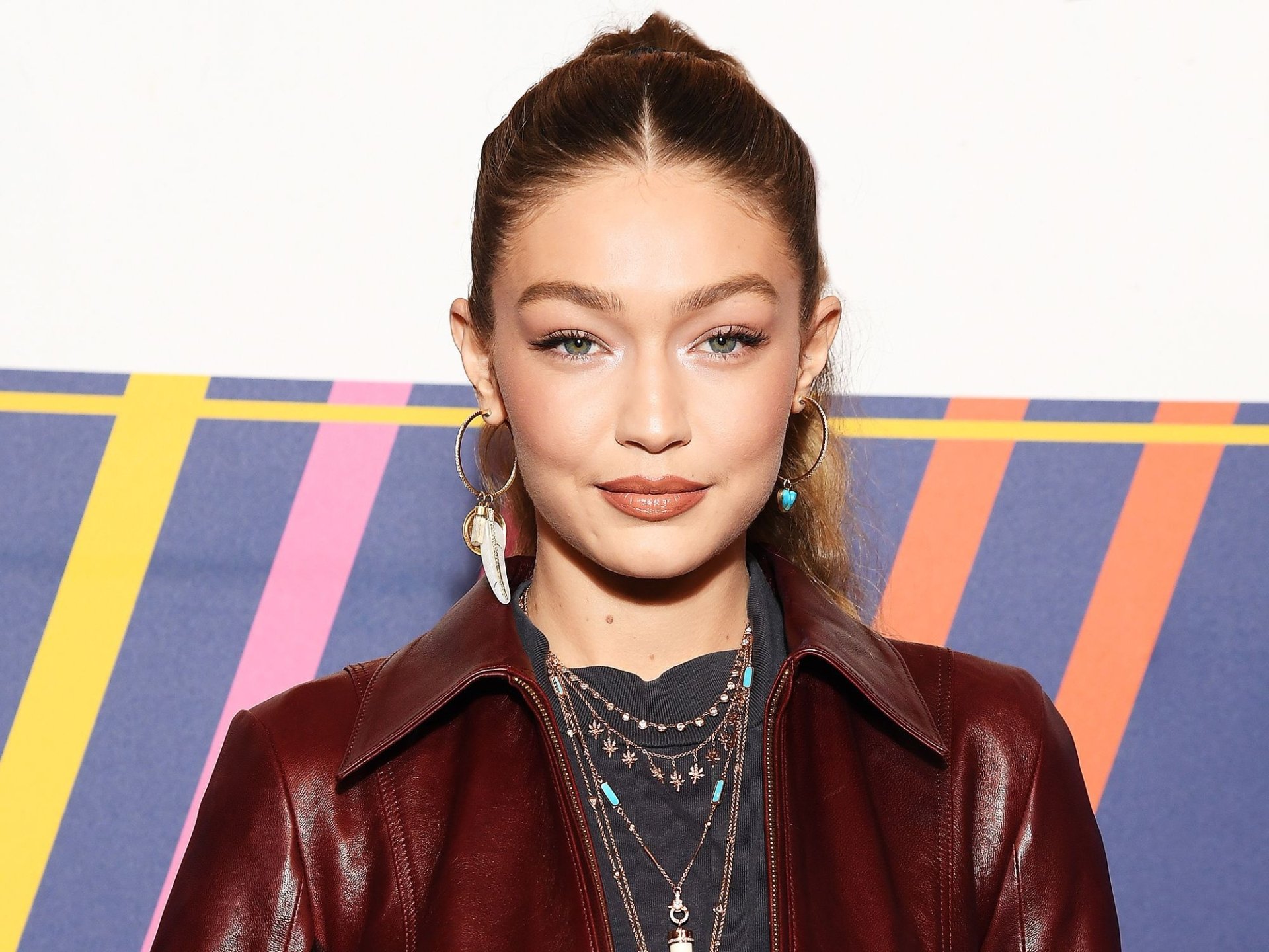 Download American Model Celebrity Gigi Hadid HD Wallpaper