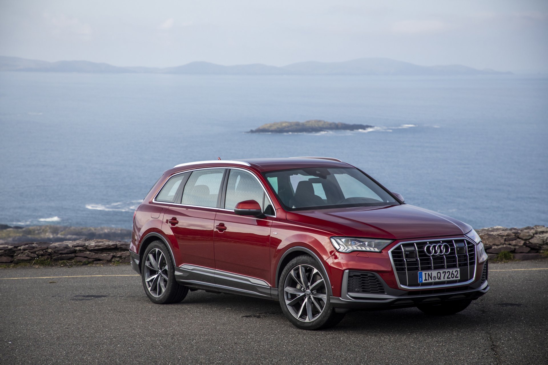 Download SUV Car Vehicle Audi Q7 4k Ultra HD Wallpaper