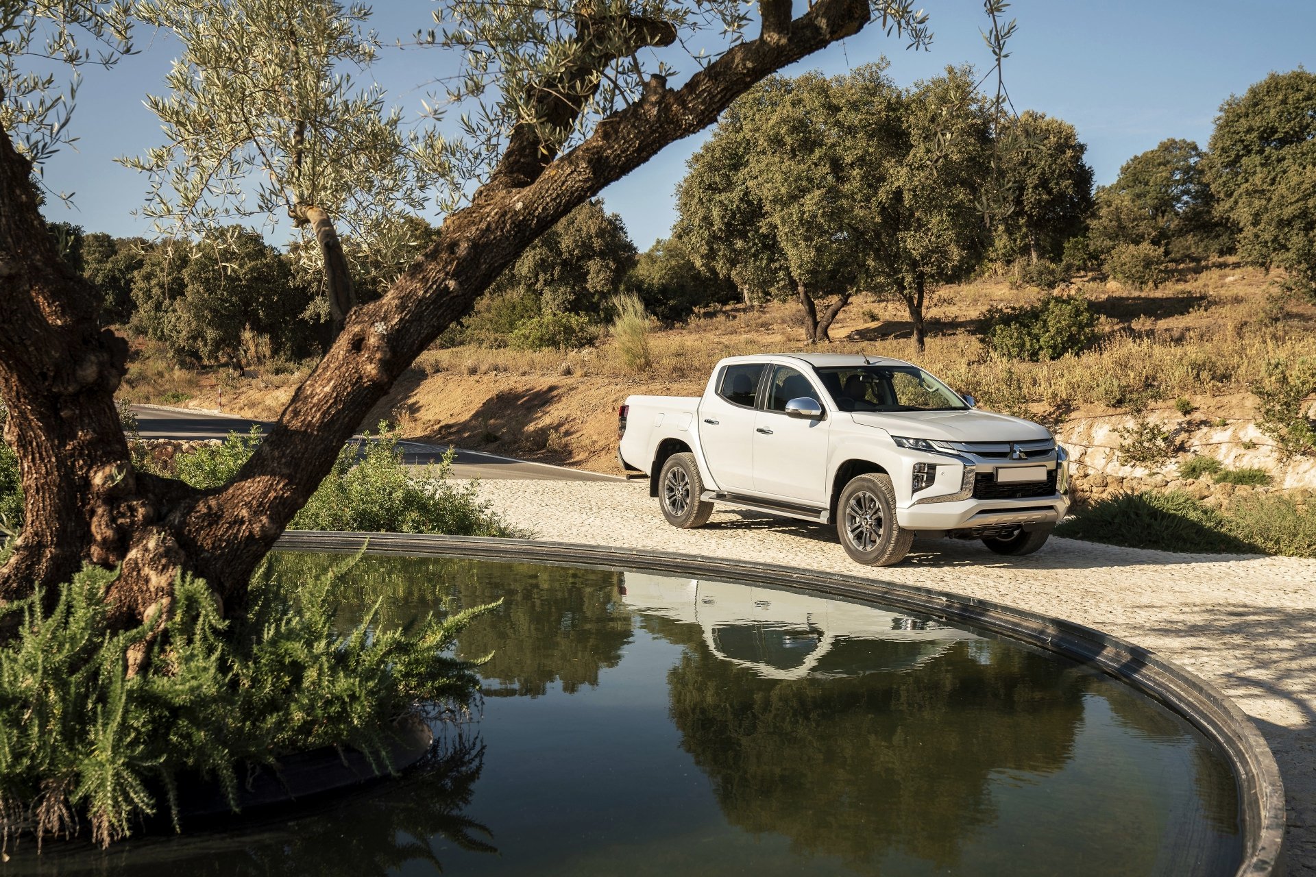 Download White Car Car Mitsubishi Vehicle Mitsubishi L200 4k Ultra HD Wallpaper