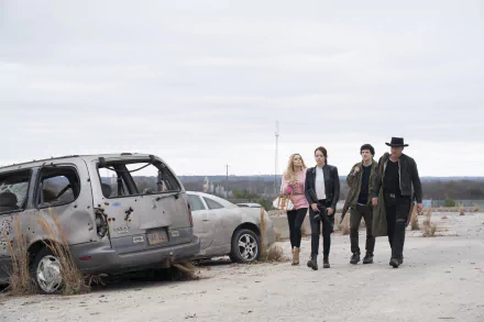Zoey Deutch Emma Stone Jesse Eisenberg Woody Harrelson movie Zombieland: Double Tap HD Desktop Wallpaper | Background Image