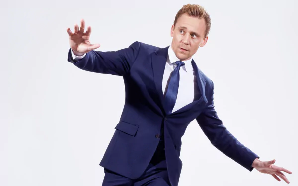 Celebrity Tom Hiddleston HD Desktop Wallpaper | Background Image