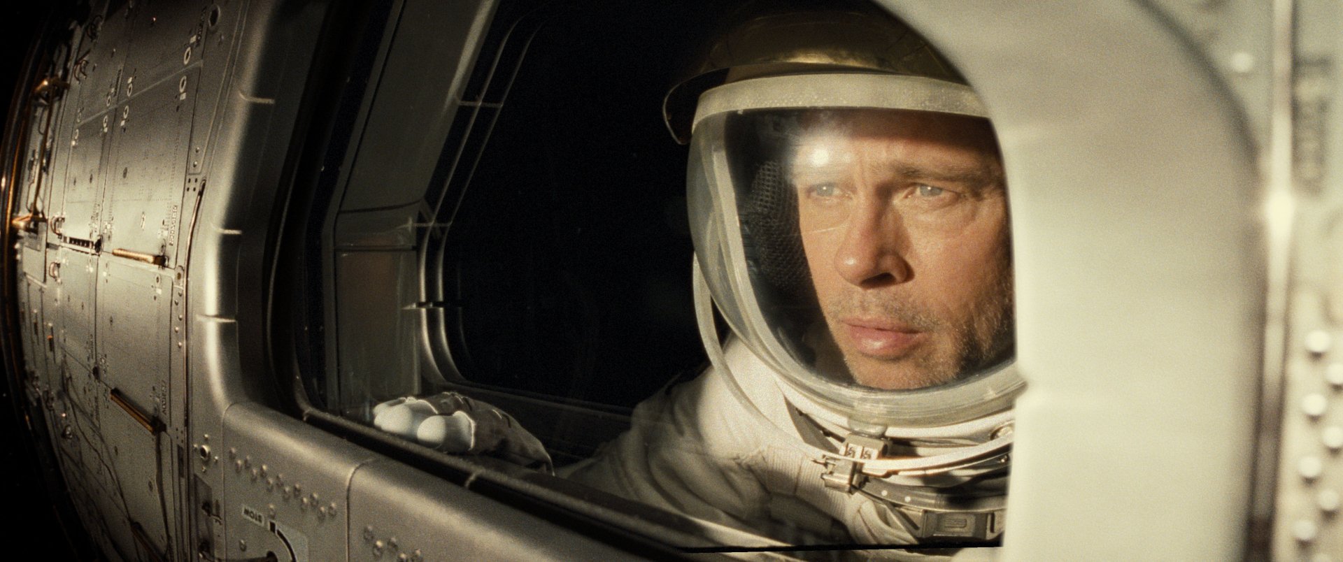 Download Roy McBride Brad Pitt Movie Ad Astra HD Wallpaper