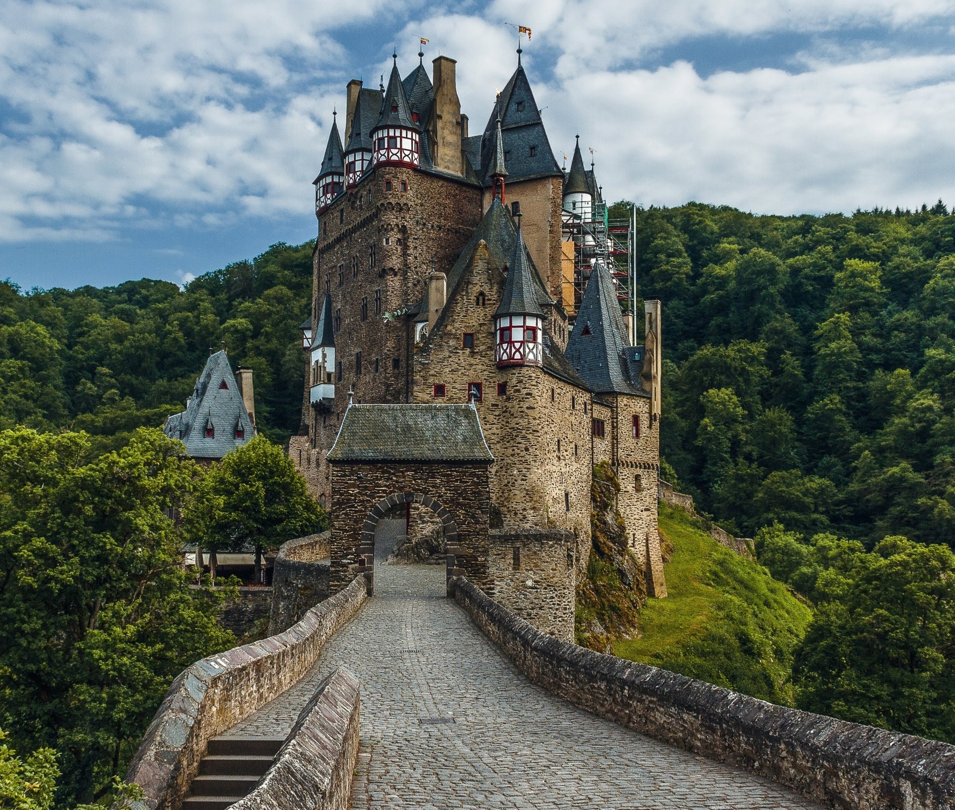 Burg Eltz Castle Pictures Complete Guide To Visiting Burg Eltz In 