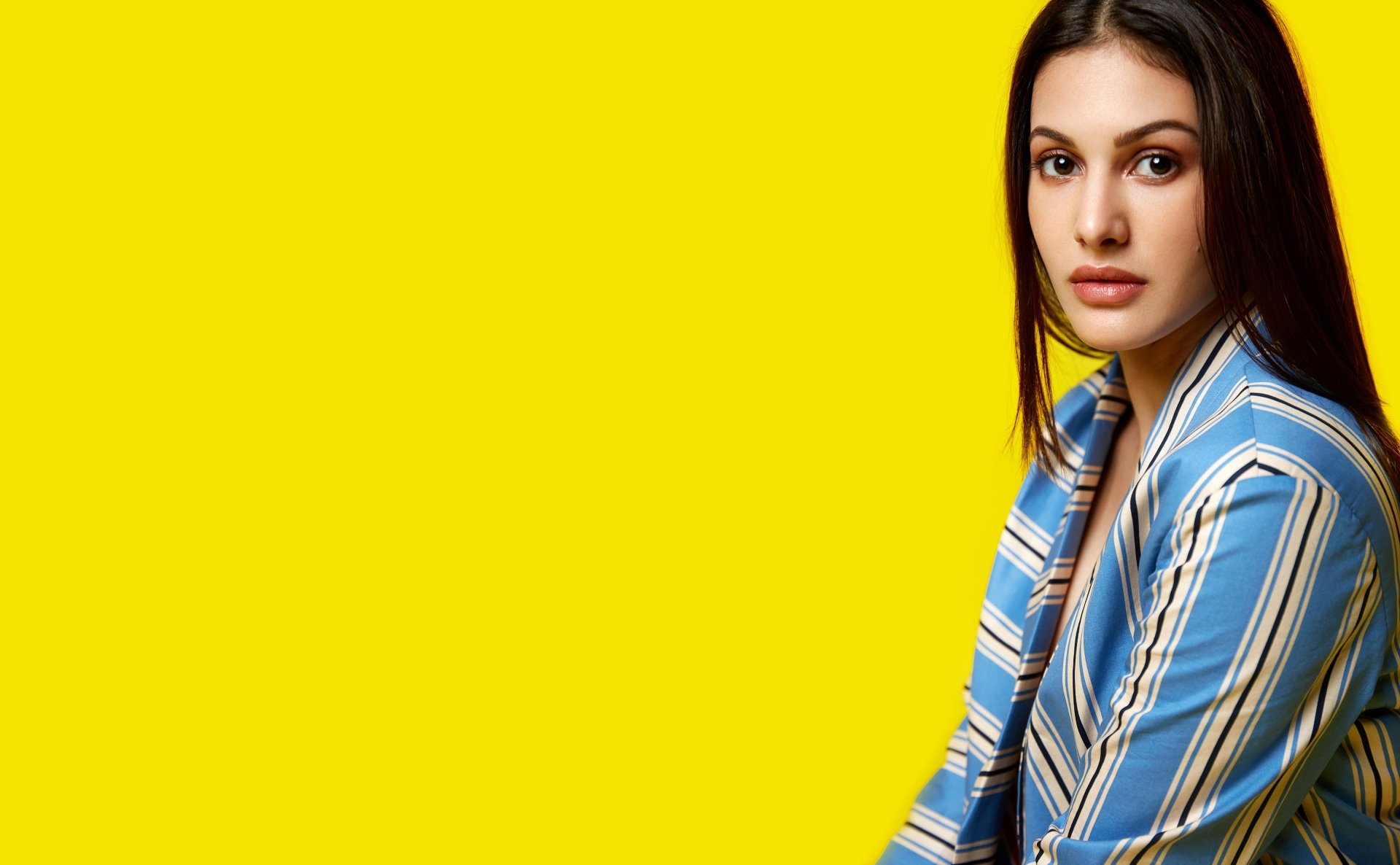 Download Brown Eyes Black Hair Bollywood Actress Indian Celebrity Amyra Dastur HD Wallpaper