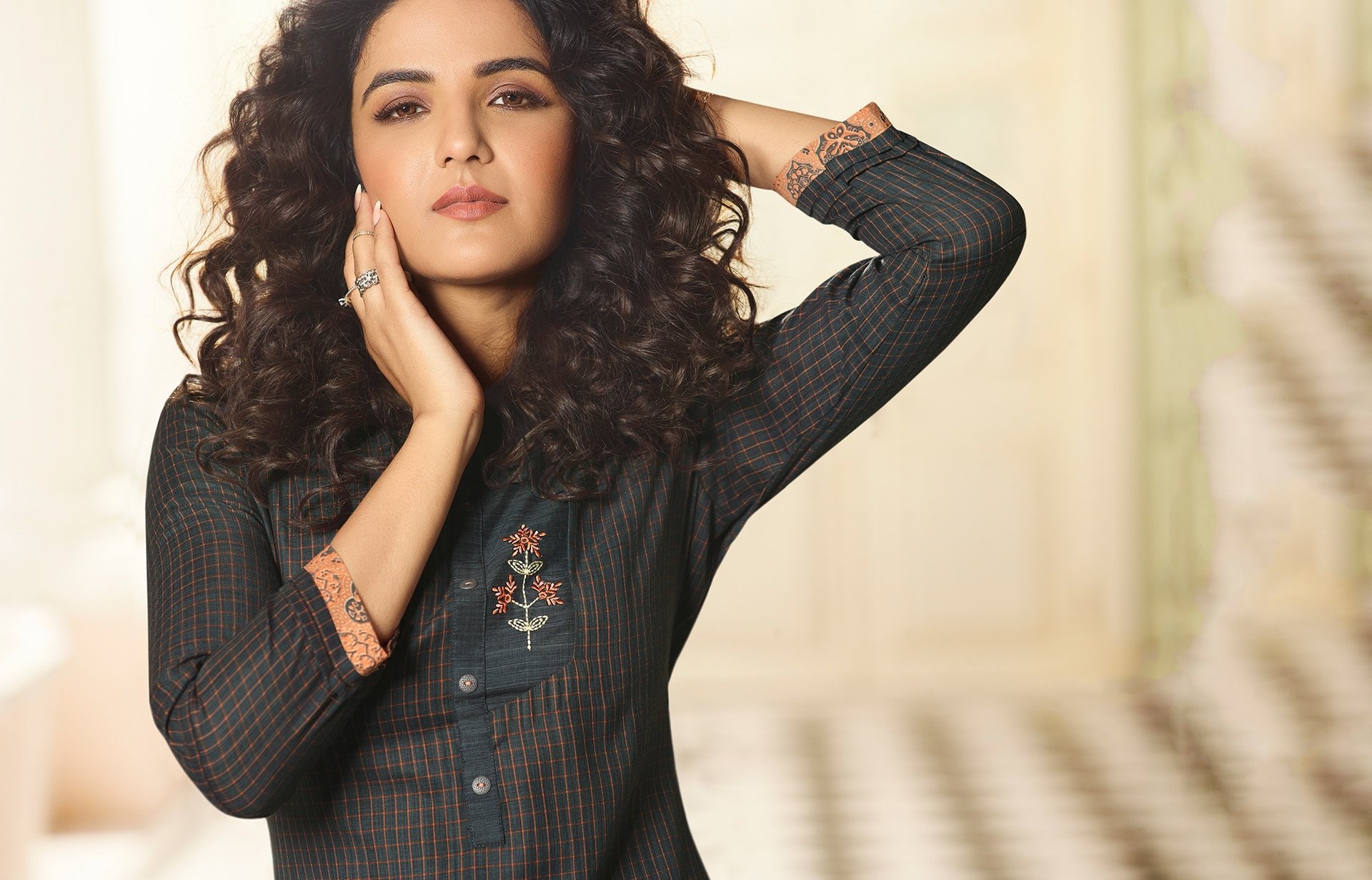 Download Brown Eyes Black Hair Bollywood Actress Indian Model Celebrity