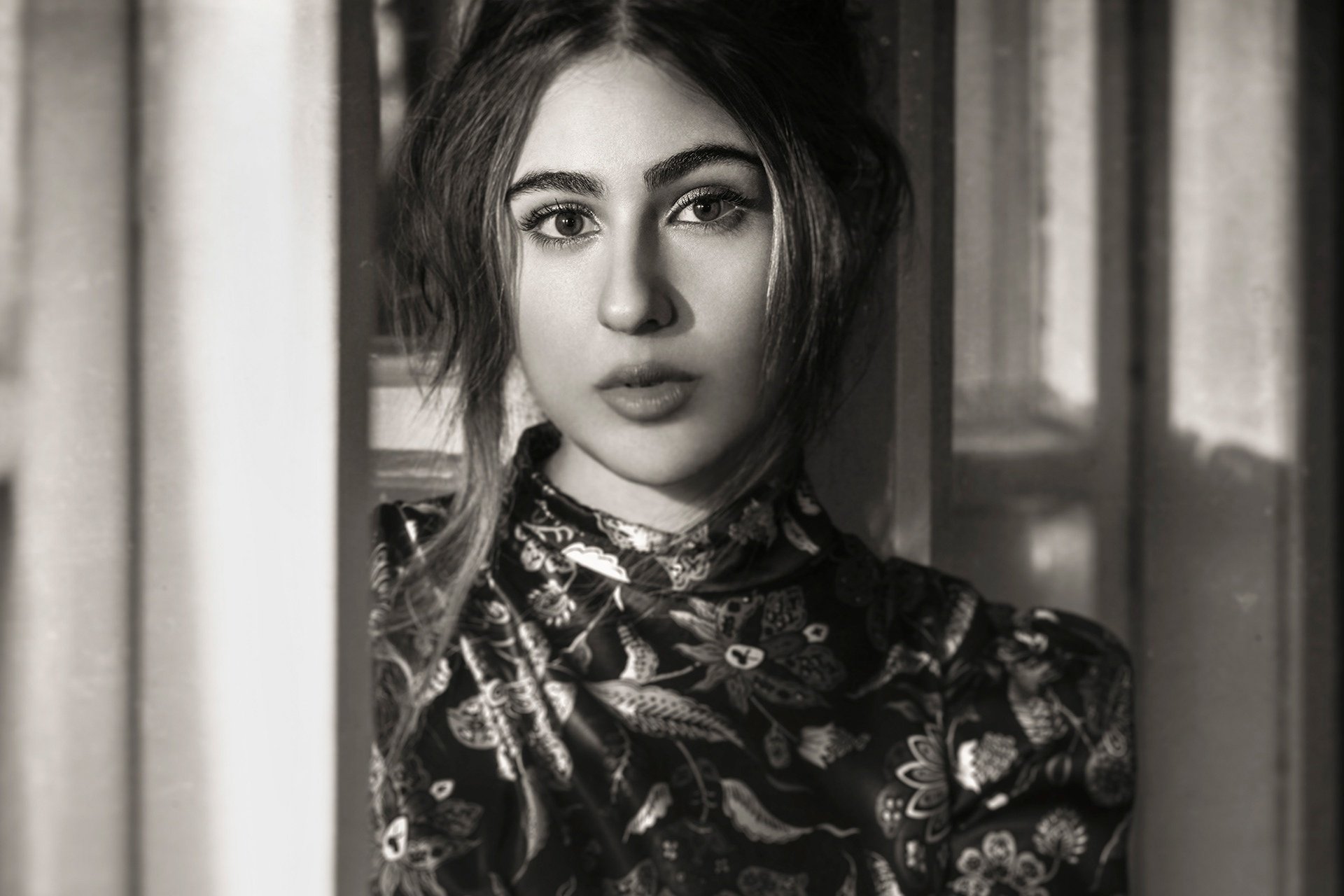 Download Bollywood Actress Indian Face Model Black & White Celebrity Sara Ali Khan HD Wallpaper