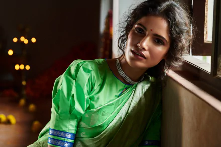 brunette model Indian saree woman Vartika Singh HD Desktop Wallpaper | Background Image
