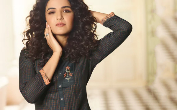 brown eyes black hair Bollywood actress Indian model Celebrity Jasmin Bhasin HD Desktop Wallpaper | Background Image