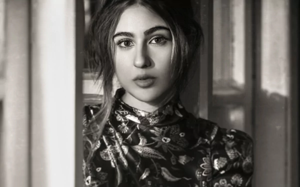 Bollywood actress Indian face model Black & White Celebrity Sara Ali Khan HD Desktop Wallpaper | Background Image