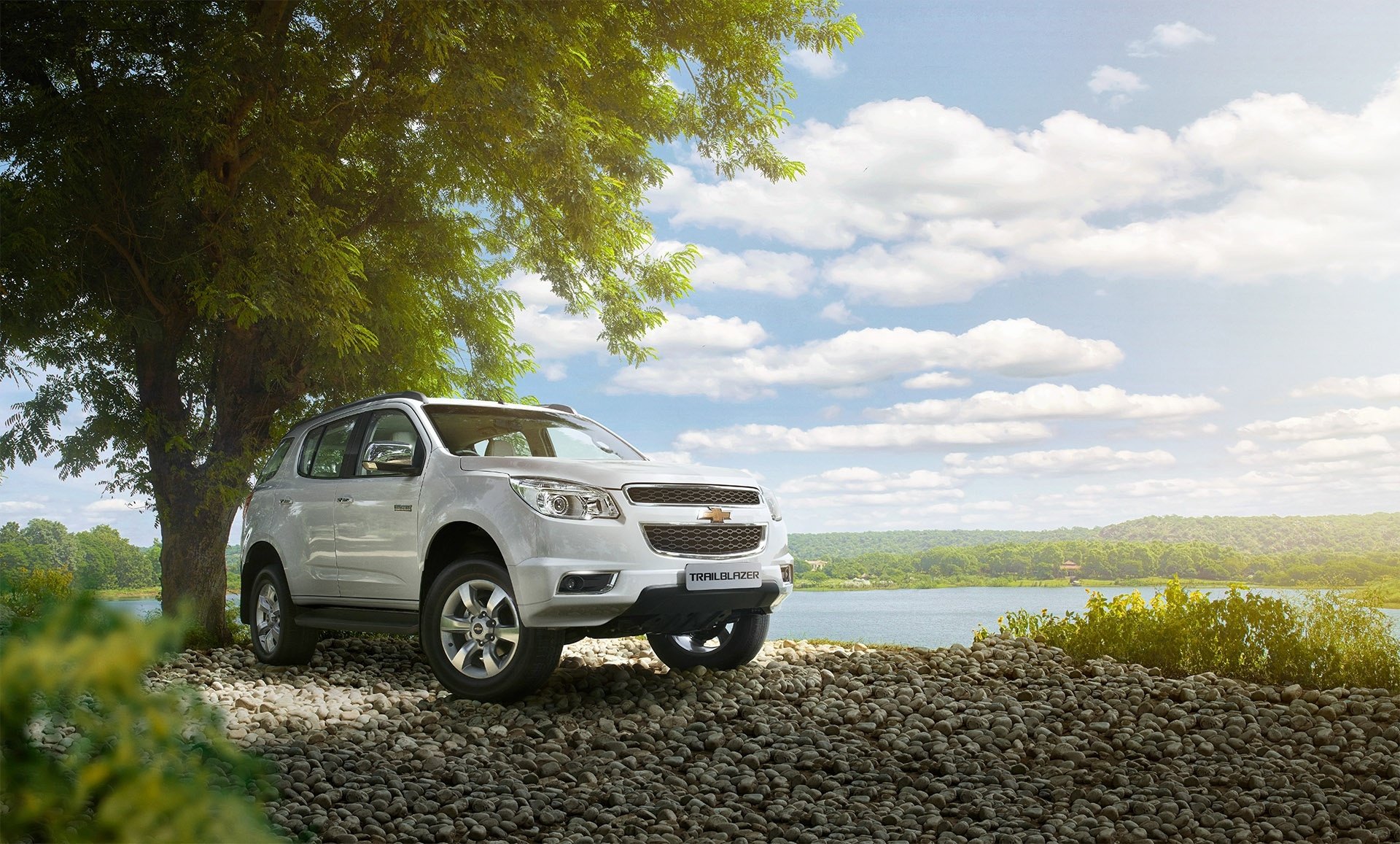 Download SUV White Car Chevrolet Car Vehicle Chevrolet TrailBlazer HD Wallpaper