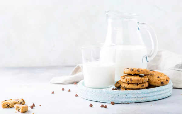  Chocolate Chip Cookies and Milk