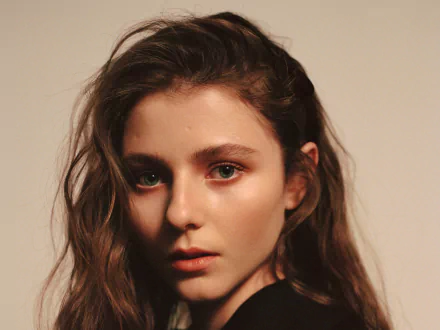 face brunette New Zealander actress Celebrity Thomasin McKenzie HD Desktop Wallpaper | Background Image