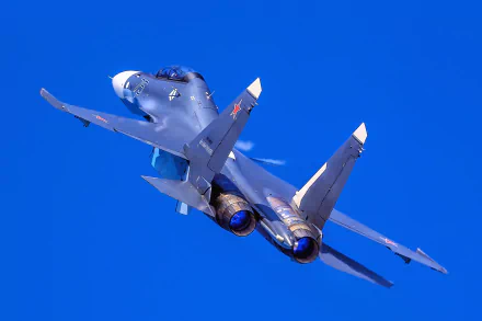 Sukhoi Su-30 Russian Air Force twin-engine jet fighter climbing against a clear blue sky, 2K Quad HD military desktop wallpaper.