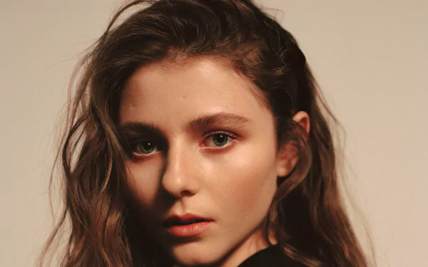 face brunette New Zealander actress Celebrity Thomasin McKenzie HD Desktop Wallpaper | Background Image