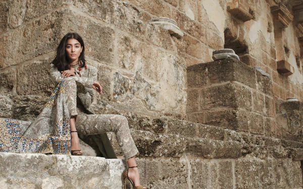 black hair high heels Indian actress Bollywood Celebrity Pooja Hegde HD Desktop Wallpaper | Background Image