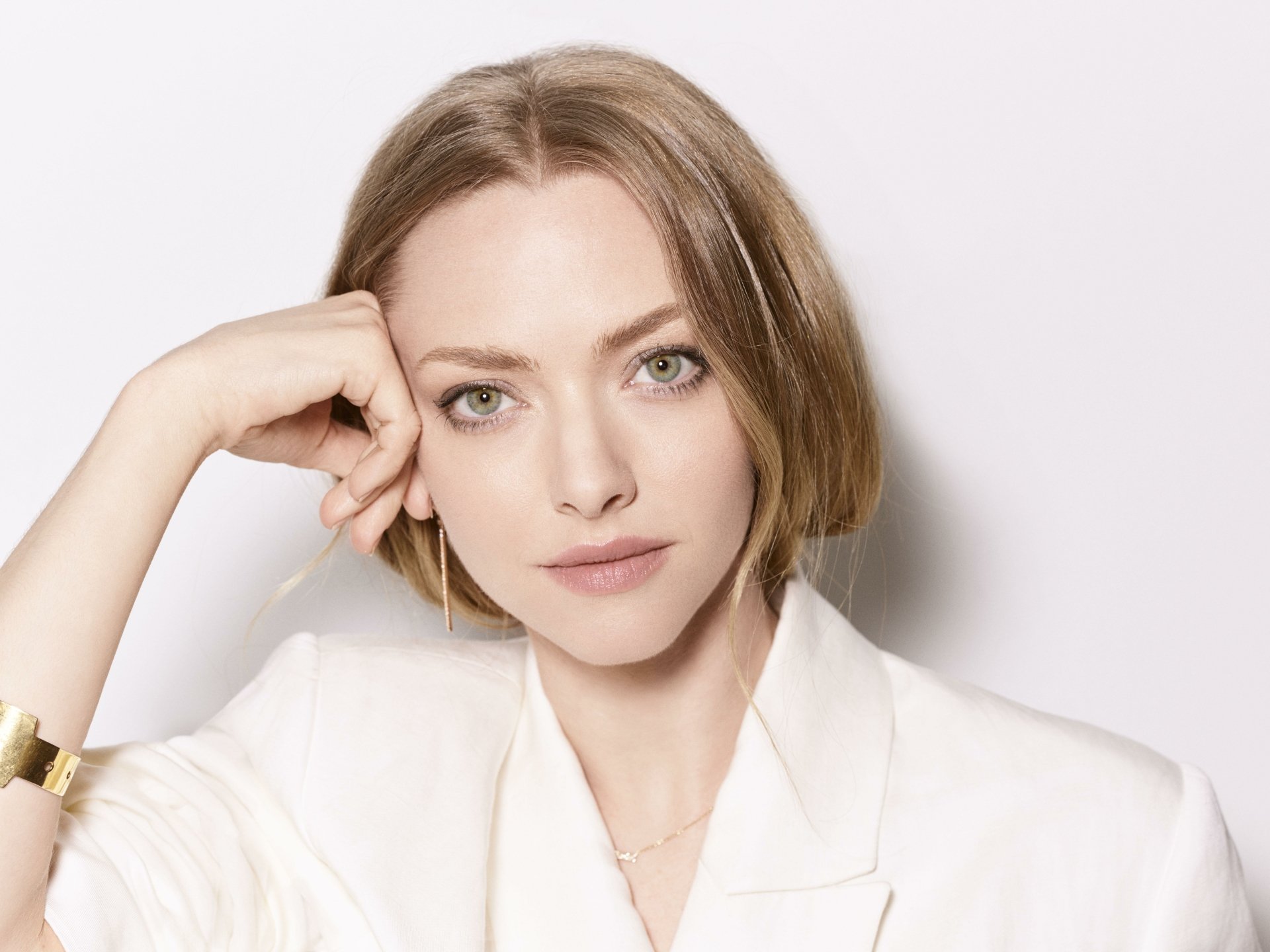 Download American Blonde Green Eyes Face Actress Celebrity Amanda Seyfried 8k Ultra HD Wallpaper