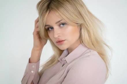 Close-up portrait of a blonde woman model with blue eyes and tousled hair in soft light — 4K Ultra HD PC desktop wallpaper background