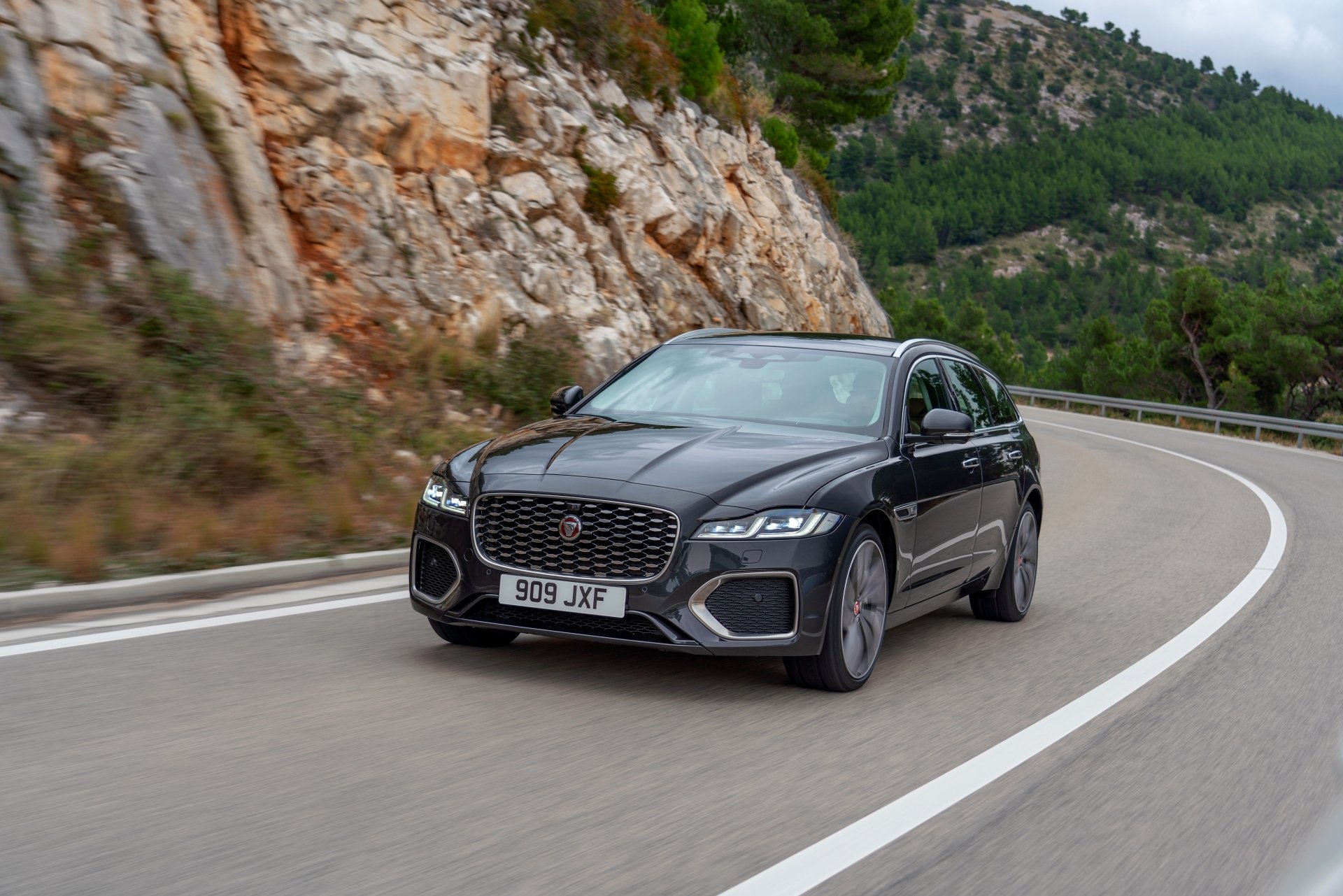 Download Car Jaguar (Car) Vehicle Jaguar XFR-S Sportbrake 4k Ultra HD Wallpaper