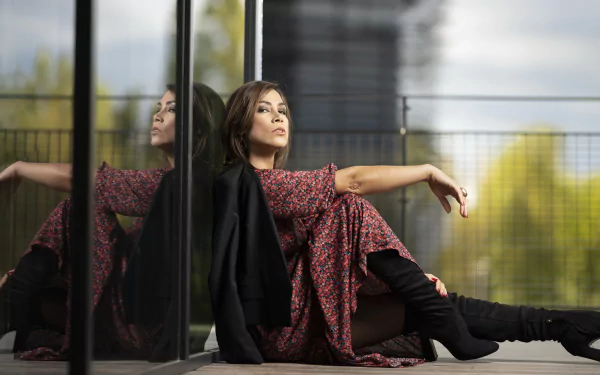 reflection brunette boots depth of field woman model HD Desktop Wallpaper | Background Image