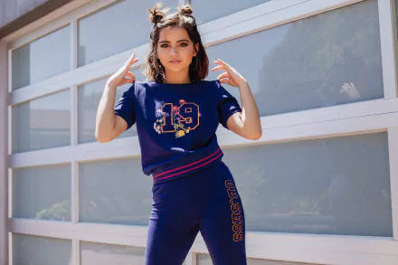 brunette American actress Celebrity Isabela Moner HD Desktop Wallpaper | Background Image