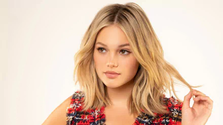 blonde American actress Celebrity Olivia Holt HD Desktop Wallpaper | Background Image