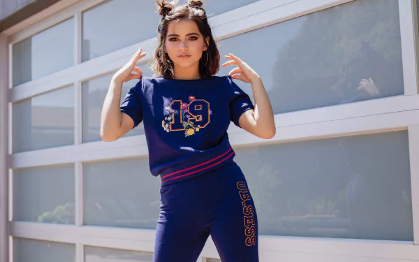 brunette American actress Celebrity Isabela Moner HD Desktop Wallpaper | Background Image