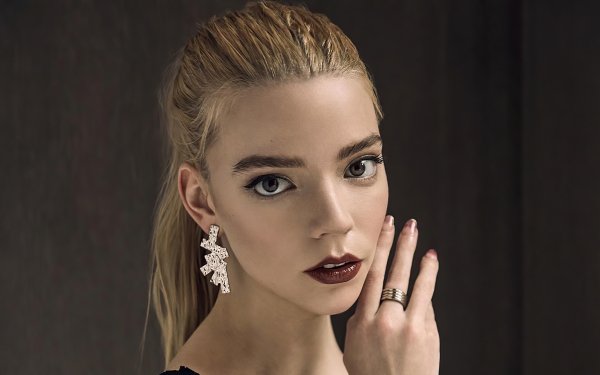 Celebrity Anya Taylor-Joy Actresses United States Actress Earrings Lipstick Blonde Argentinian HD Wallpaper | Background Image