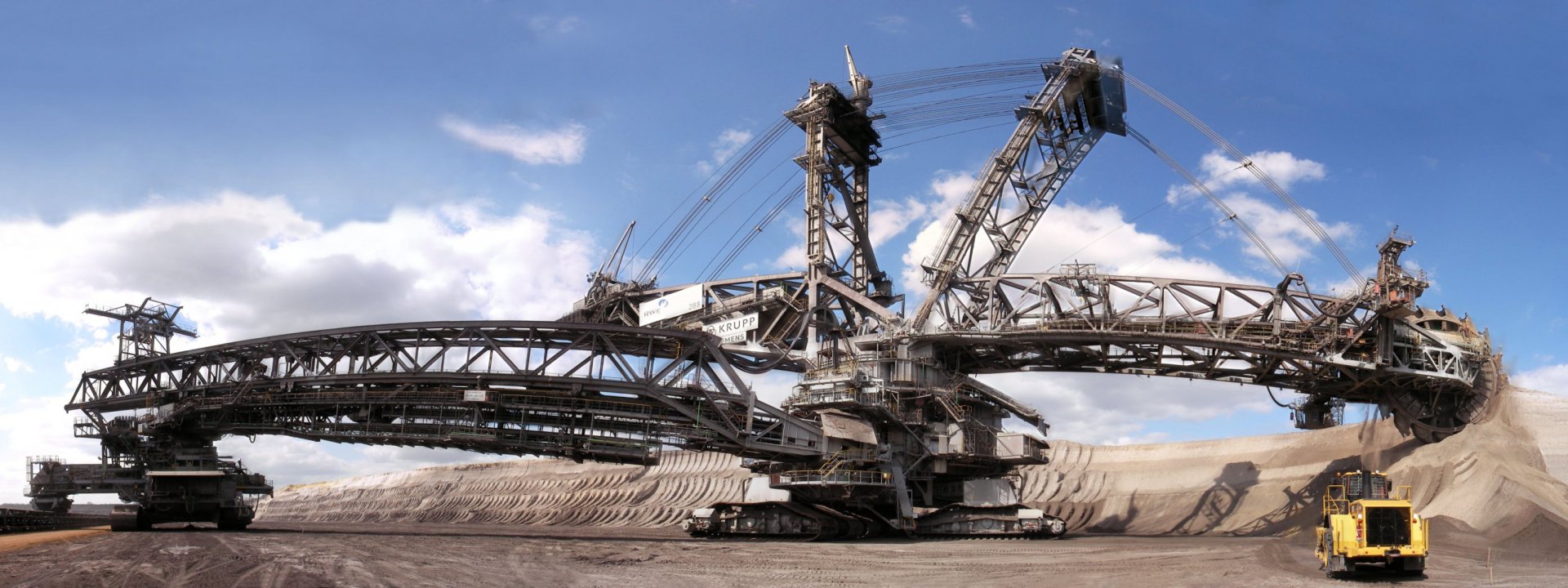 Download Man Made Machine HD Wallpaper