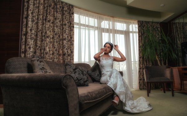 Women Bride Model Wedding Dress White Dress Sofa HD Wallpaper | Background Image