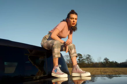 converse brunette English actress Celebrity Millie Bobby Brown HD Desktop Wallpaper | Background Image