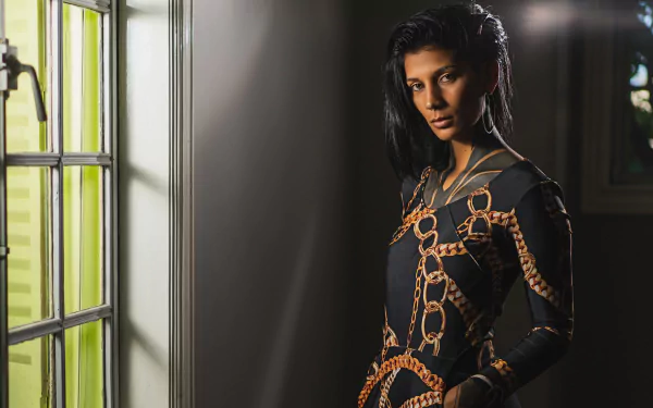 black hair woman model HD Desktop Wallpaper | Background Image