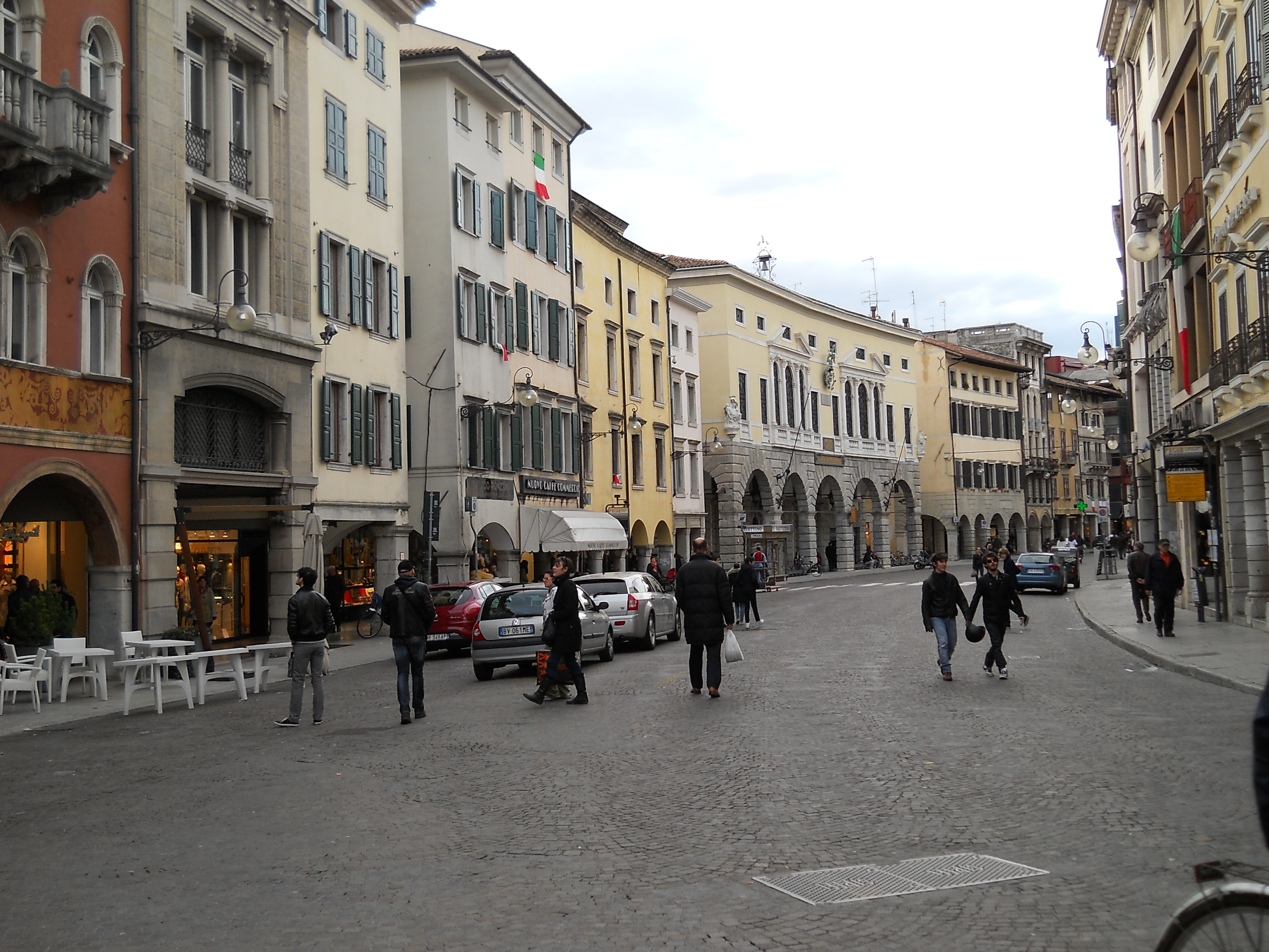 Via Mercatovecchio Udine: A picturesque town scene with charming architecture and a lively atmosphere.