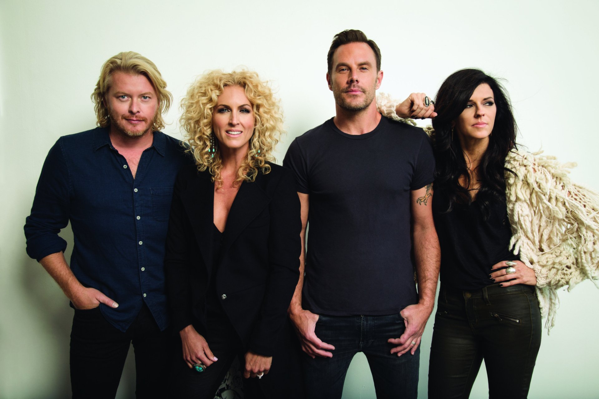 HD desktop wallpaper featuring the band Little Big Town standing together against a white background.