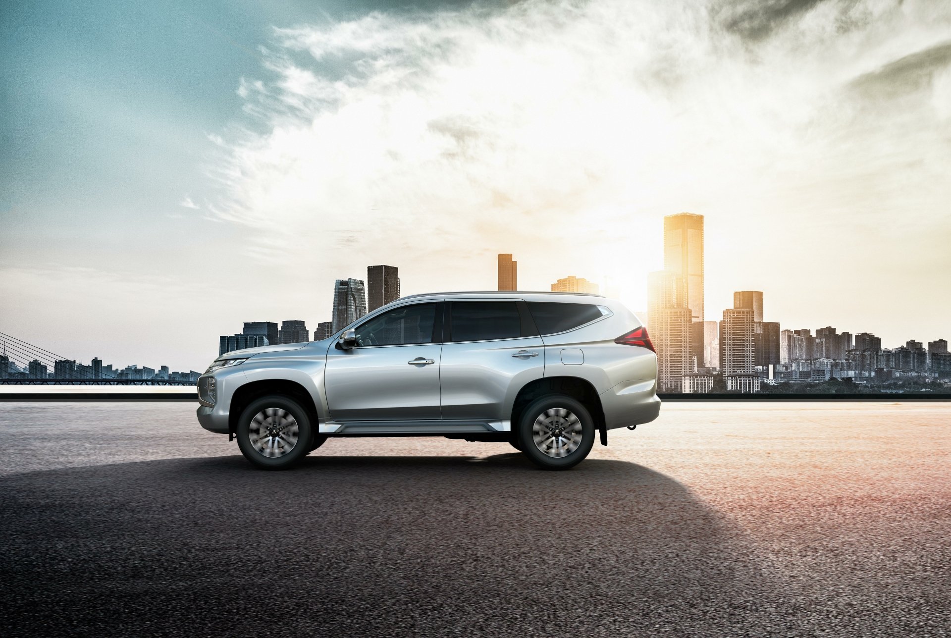 Download SUV Vehicle Mitsubishi Pajero 8k Ultra HD Wallpaper