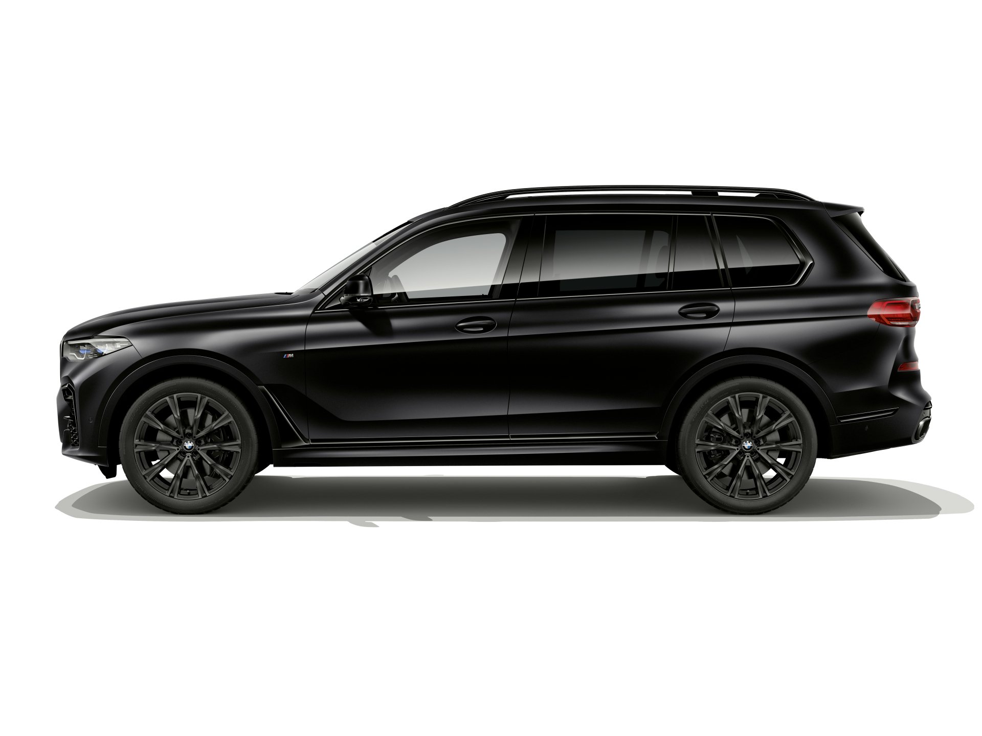 Download SUV Vehicle BMW X7 8k Ultra HD Wallpaper