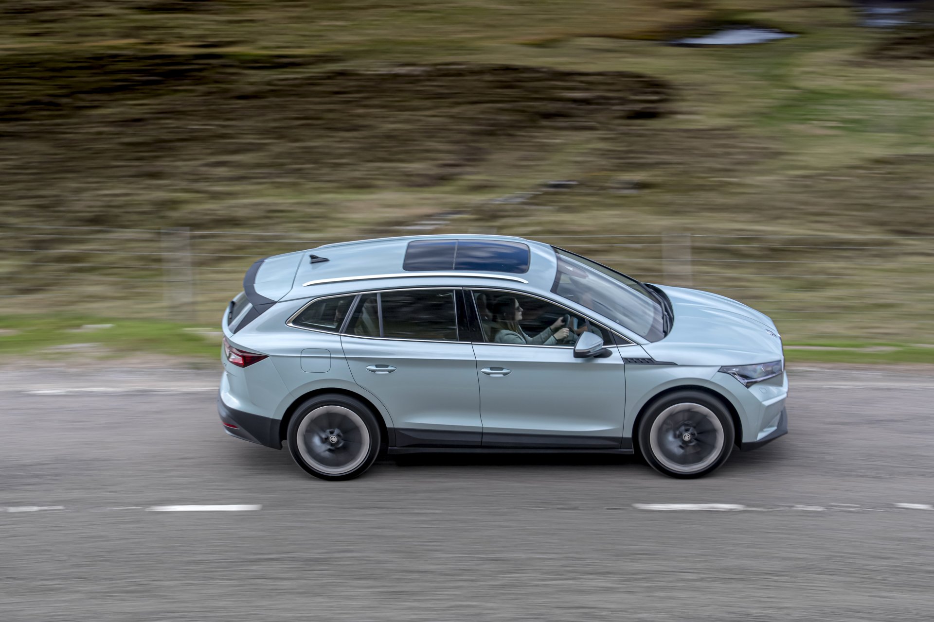 Download Electric Car SUV Vehicle Skoda Enyaq IV 80 4k Ultra HD Wallpaper